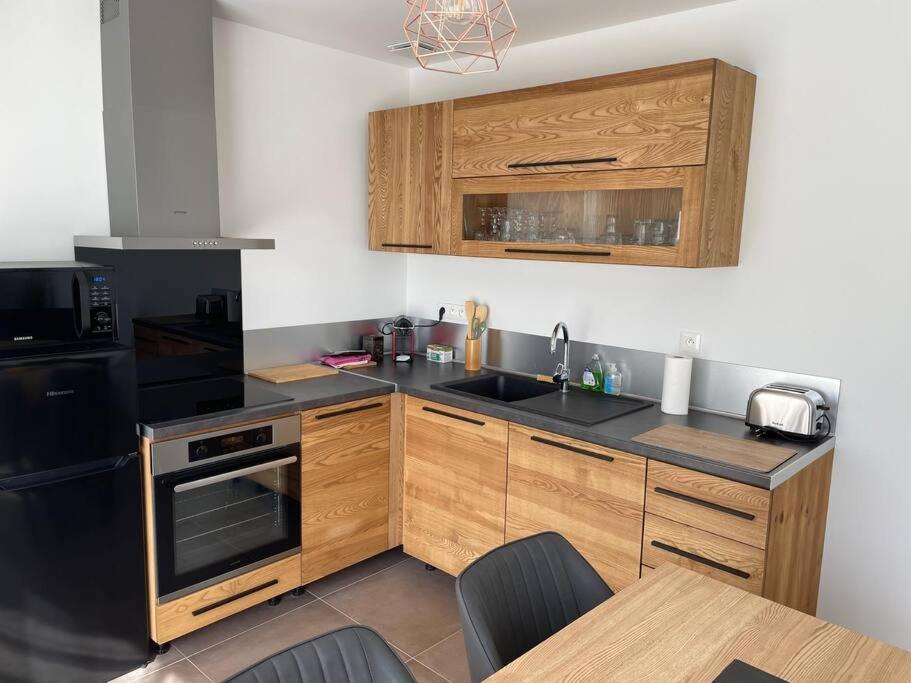 Maison Fleurs De Lys, Climatisee, Wifi Et Parking Privee Gratuit, Lave-Linge, Vernon Giverny Εξωτερικό φωτογραφία